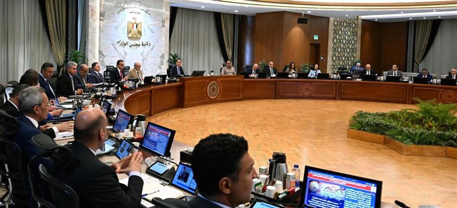 Egypt approves oil production from expired contracts, gives foreigners a year to legalize residency